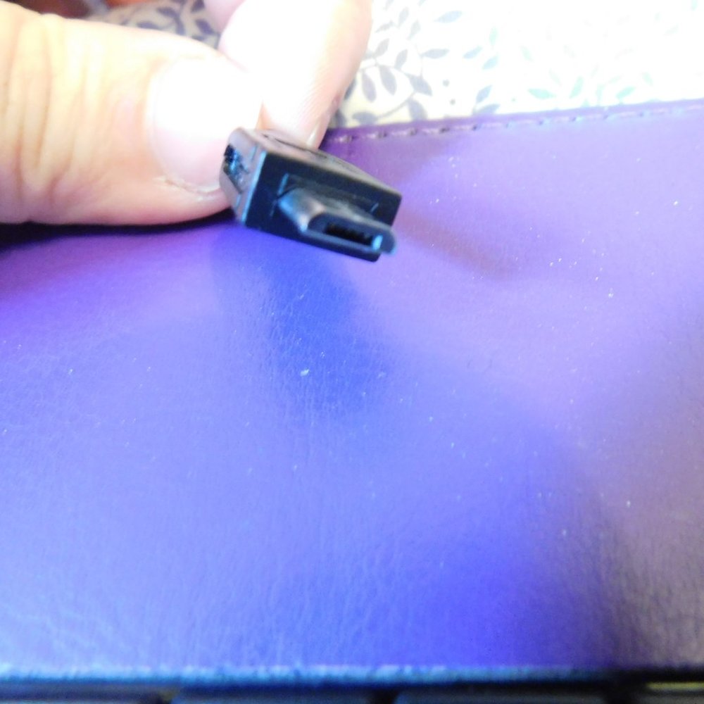 Micro USB Keyboard - Great for Tablets - Picture 3 of 3